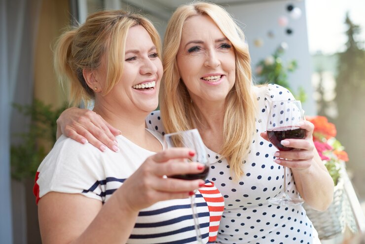 Lesbian Love on the Best Dating Sites for Over 40
