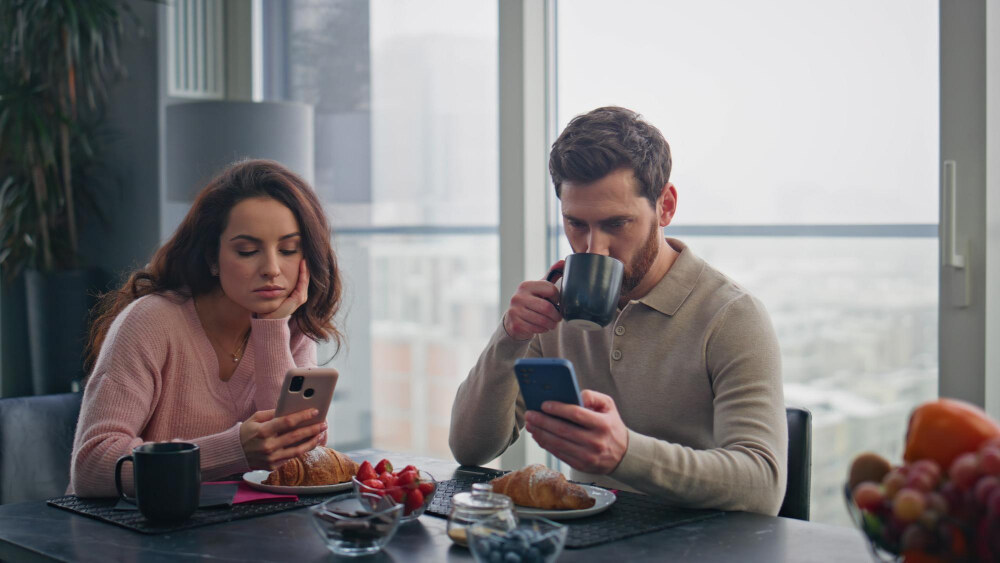 Build Healthy Relationships on a Chat Line Number